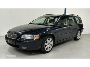 Volvo V70 2.5T Momentum AUTOMAAT / XENON / NAVI