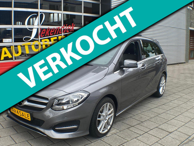 Mercedes-Benz B-klasse 180 URBAN - Panorama schuifdak I Navigatie I Sport Pakket I AC I PDC I 1/2 Leer I Dealer onderhouden