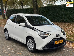 Toyota Aygo 1.0 VVT-i x-play Airco Cruise Apple Carplay