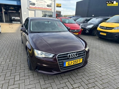 Audi A3 Limousine 1.6 TDI AmbienteAutomaatNaviPDCClima