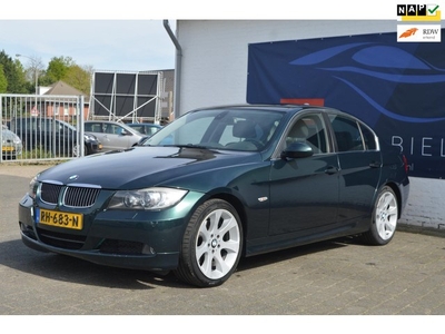 BMW 3-serie 325i / PANORAMADAK / MULTIFUNCTIONEEL STUURWIEL