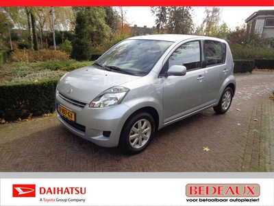 Daihatsu Sirion 1.3 AUT Supreme bij Daihatsu dealer met 12 maanden garantie !