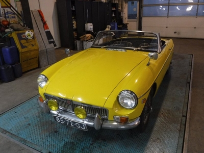 MG B cabrio YELLOW 1967