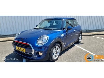 Mini 1.5 Cooper Business 3drs/136pk/navigatie/clima/etc