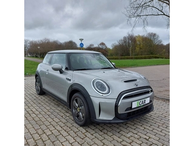 MINI Electric Essential / Premium Pakket / Navigatie / PDC