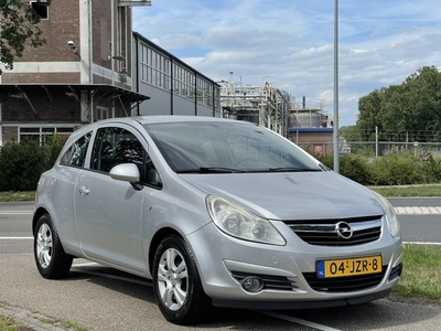 Opel Corsa 1.4-16V White Edition NL & NAP Airco