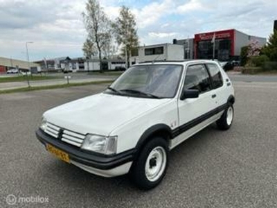 Peugeot 205 1.4 XT Commercial ( zeldzaam)