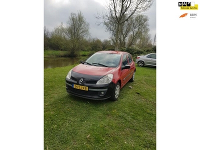 Renault Clio 1.2-16V Special Line