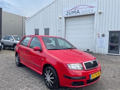 Skoda FABIA 1.4-16V , 2e eigena ,Airco ,Cruise ,Trekhaak