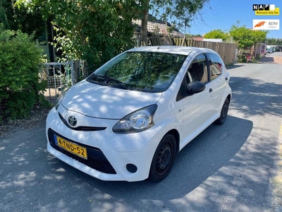 Toyota Aygo 1.0 VVT-i Now AIRCO ELEC RAMEN DEALER OH APK NAP