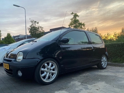 Twingo cabrio met schroefset en sportvelgen