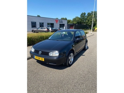 Volkswagen Golf 1.6-16V Trendline AIRCO