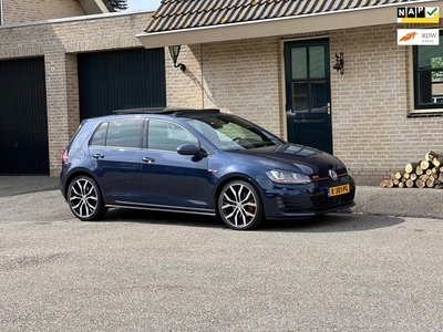 Volkswagen Golf 2.0 TSI GTI DSG PANO ACC STANDKACHEL