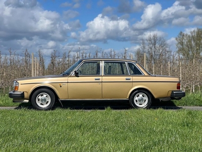 Volvo 264 GL 2.7 Handgeschakeld, Schuifdak, Airco, Trekhaak