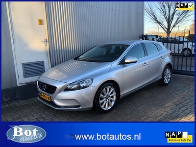 Volvo V40 1.5 T3 Momentum / AUTOMAAT / NL-AUTO / NAVIGATIE