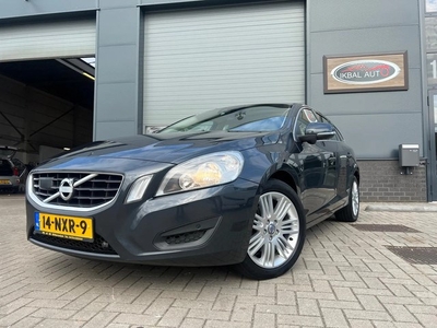 Volvo V60 2.0 D3 Momentum AUT / Adaptief Cruise / Trekhaak