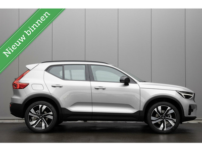 Volvo XC40 | B3 Ultimate Dark | 360graden Camera | 20'' Black Diamond Velgen | Elektrisch bedienbare voorstoelen | Stuur en stoelverwarming |