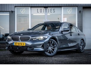 BMW 3-serie 320i High Executive, Pano-dak I Leder I Carplay