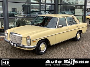 Mercedes 200-280 200 D, nieuwe apk, oldtimer, nette auto