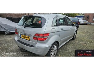 Mercedes B-klasse 170 Benzine bj:2005 met airco apk Schade