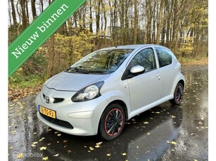 Toyota Aygo 1.0-12V + - AUTOMAAT - AIRCO - ELEK. RAMEN - NAP