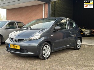 Toyota Aygo 1.0-12V LAGE KM!! DEALER OH!! NAP + BOEKJES!!