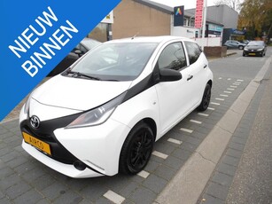 Toyota Aygo 1.0 VVT-i x 5 deurs , airco, centrale