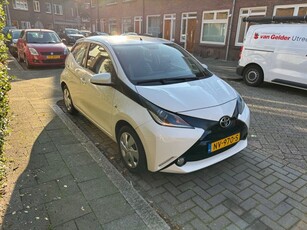 Toyota Aygo 1.0 VVT-i x-play, Camera! Navigatie! VERWACHT!!