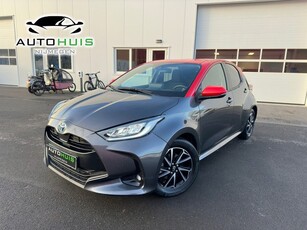 Toyota Yaris 1.5 Hybrid Dynamic Two tone Apple carplay