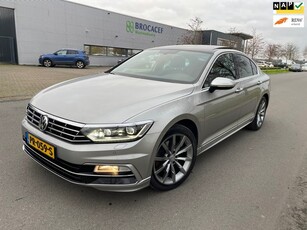 Volkswagen Passat 1.6 TDI Highline Business R NAP/PANO/LEER