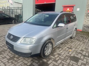 Volkswagen Touran 1.6-16V FSI Optive I