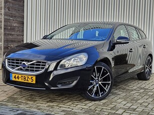 Volvo V60 1.6 T3 /Dealer Onderhouden/PDC/Trekhaak/Navi!