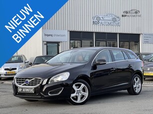 Volvo V60 1.6 T4 Summum AUTOMAAT/LEER/PARKEERSENSOREN