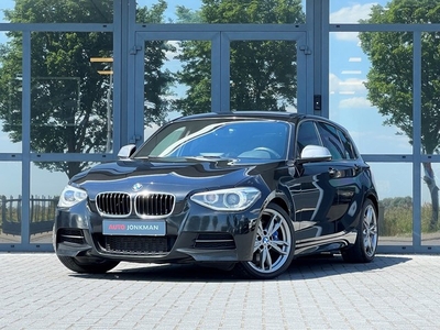 BMW 1-serie M135i Hand geschakeld 320 PK Alcantara Sport