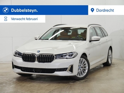 BMW 5 Serie Touring 530e Luxury Line Leder Driving