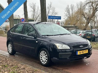 Ford Focus 1.4-16V Trend AIRCO!5 DEURS!APK!KOOPJE!