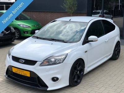 Ford Focus 2.5 ST 225 pk NIEUWSTAAT LEER XENON KEYLESS