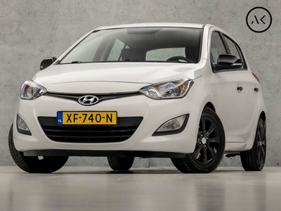 Hyundai i20 1.4i i-Motion Sport Black&White Automaat (CLIMATE, CAMERA, STOELVERWARMING, SPORTSTOELEN, PARKEERSENSOREN, TREKHAAK, NIEUWE APK, NIEUWSTAAT)