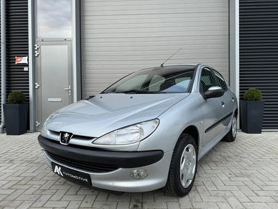 Peugeot 206 1.4 Gentry Premium 2e EIG Clima APK 58.000 NAP