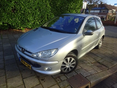 Peugeot 206 1.4 Quiksilver met JAAR APK