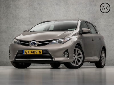 TOYOTA AURIS 1.8 Hybrid Sport Automaat (NAVIGATIE, CAMERA, LEDER, STOELVERWARMING, SPORTSTOELEN, TREKHAAK, CRUISE, XENON, KEYLESS, NIEUWE APK, NIEUWSTAAT)