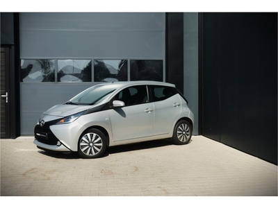 Toyota Aygo 1.0 VVT-i X-PLAY CAMERA 5 DEURS NAP