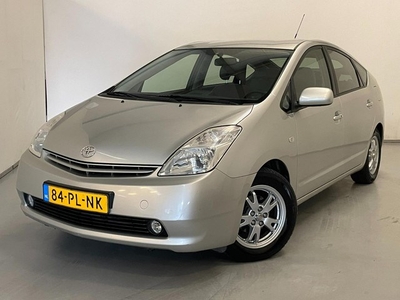 Toyota Prius 1.5 VVT-i Hybrid / NL-auto / Trekhaak / Keyless