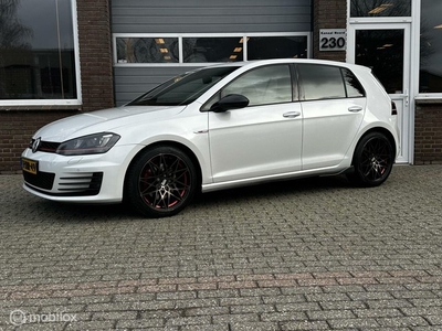 Volkswagen Golf 2.0 GTI DSG NAVI/XENON/CRUISE/CAMERA