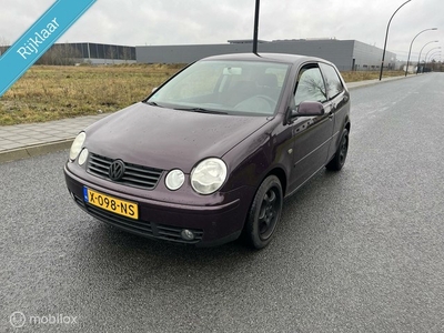 Volkswagen Polo 1.4-16V Highline