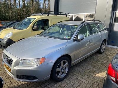 Volvo V70 2.4 D5 Summum , BJ`2013, Motorschade !