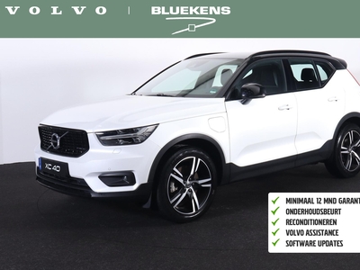 VOLVO XC40 T4 Recharge R-Design - IntelliSafe Assist & Surround - Harman/Kardon audio - Parkeercamera achter - Adaptieve LED koplampen - Parkeersensoren voor & achter - Verwarmde voorstoelen & stuur - Elektr. inklapb. trekhaak - 19' LMV