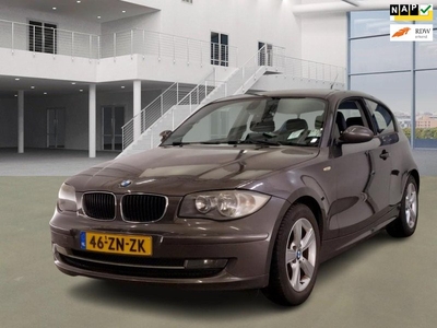 BMW 1-serie 118d Corporate Business Line/NAVI/CAMERA/AIRCO/6BAK