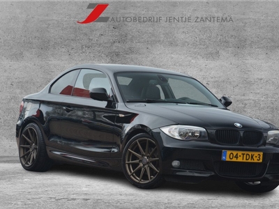 BMW 1-SERIE Coupe 120i High Executive | Navigatie | Sportstoelen | Leer | NL auto!! | Clima | Cruise-control | Uniek!! BMW 1-serie coupe origineel Nederlands geleverd en volledig onderhouden.