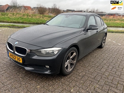 BMW 3-serie 316d High Executive((( new model/ navi )))